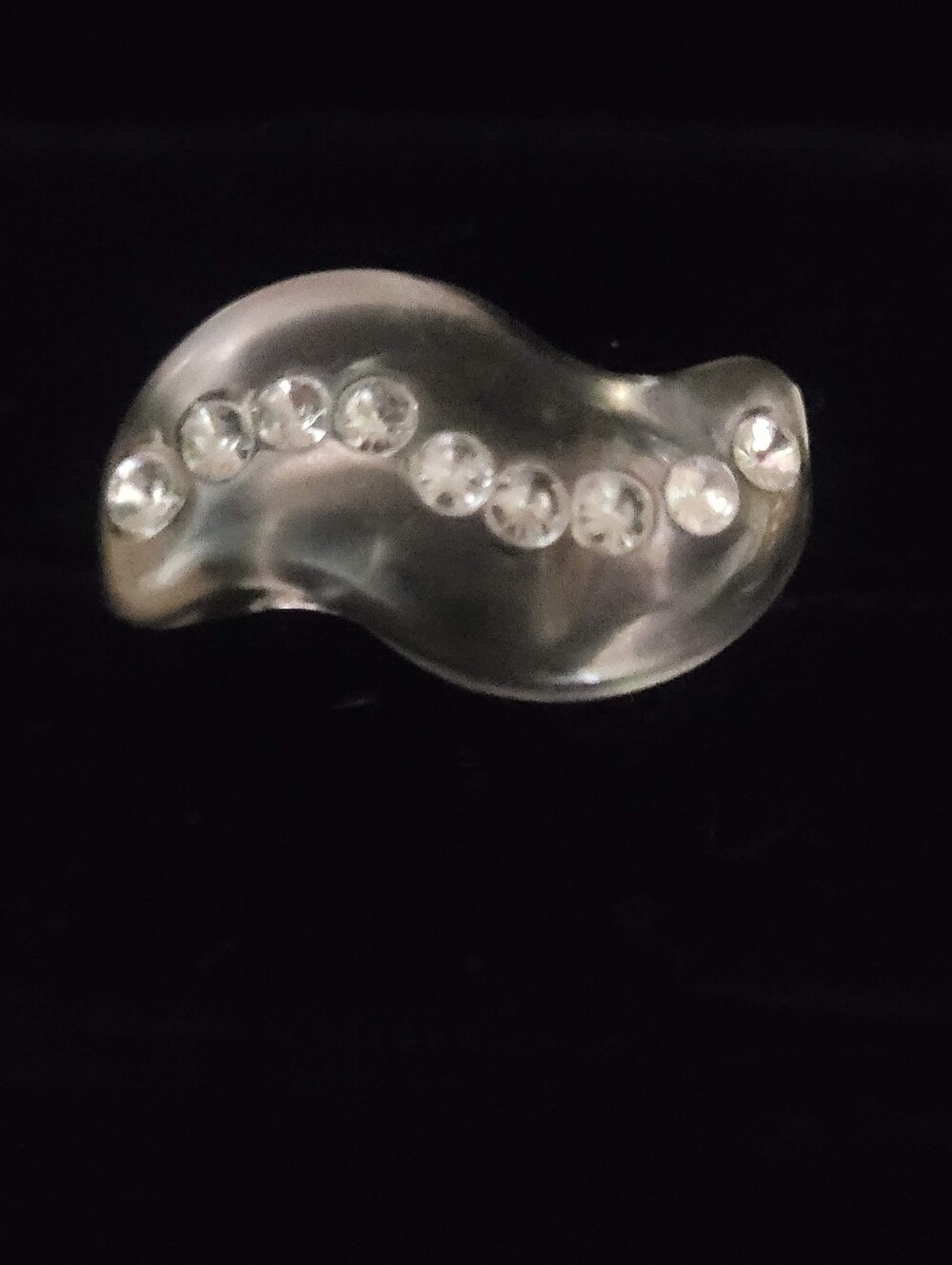 👻 Vintage Y2K Clear Resin Wavy Chunky Ring Size 8.75 Rhinestone Wave